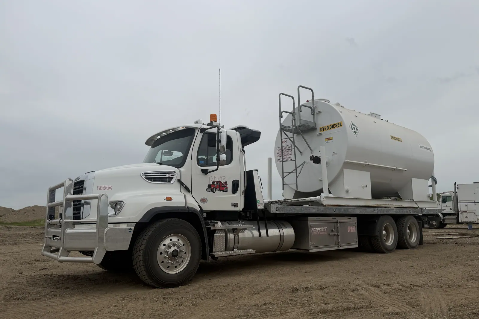Tank unit loaded on a heavy flat deck